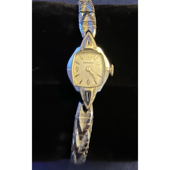 Caravelle By Bulova 15J Lady’s' Vintage Wristwatch - Picture 2 of 5